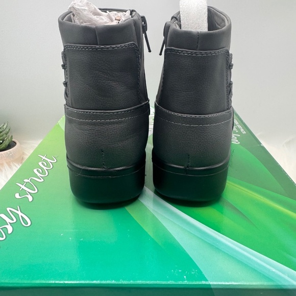 Easy Street Guild Comfort Ankle Boots - Picture 5 of 7